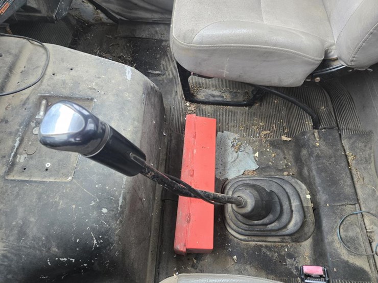 2000-international-8100-image-20