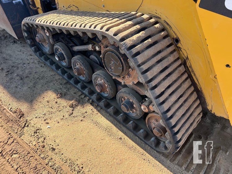 2015-caterpillar-257d-image-21