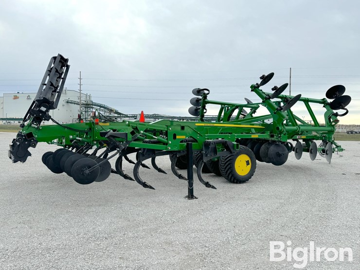 2023-john-deere-2730-image-6