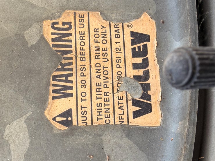 11r24.5-tires-on-valley-pivot-rims-image-12