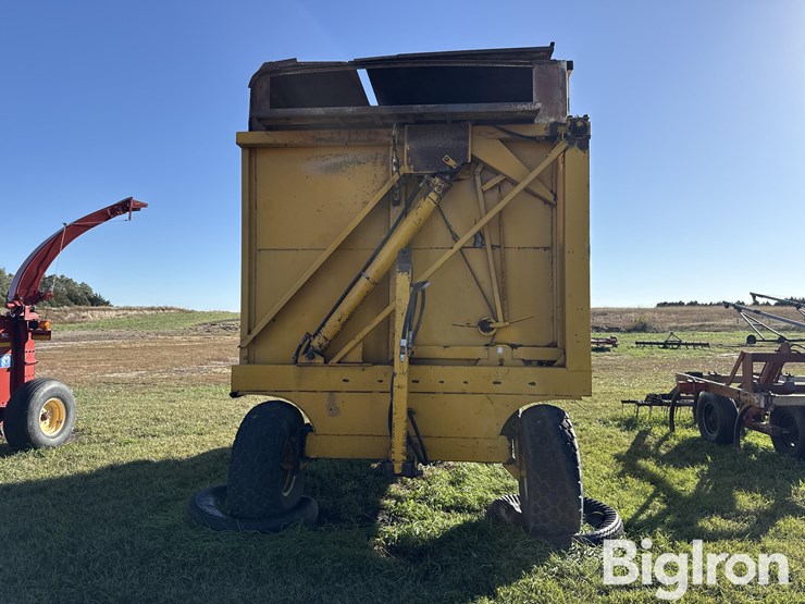 field-queen-inc-1408-forage-dump-wagon-image-2