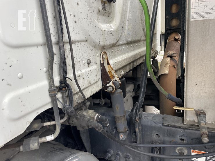 2014-freightliner-cascadia-125-image-4