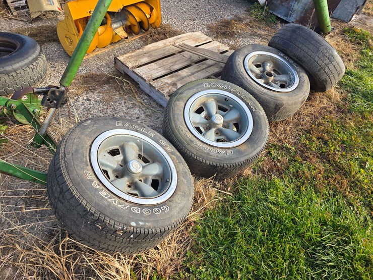 (4)-mid-70’s-chevrolet-rally-wheels,-missing-1-center-cap,-all-trim-rings-are-there,-buying-all-for-image-4