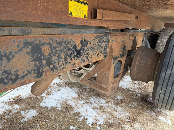 2006-freightliner-columbia-grain-truck,-549,000-miles,-8-year-old-box,-eaton-speed-shift-10-speed-tr-image-17