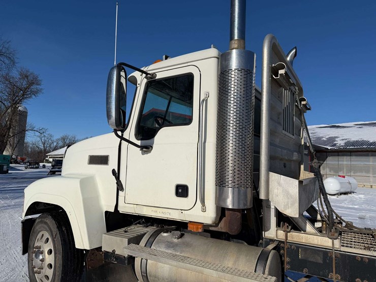 2006-mack-chn613-image-52