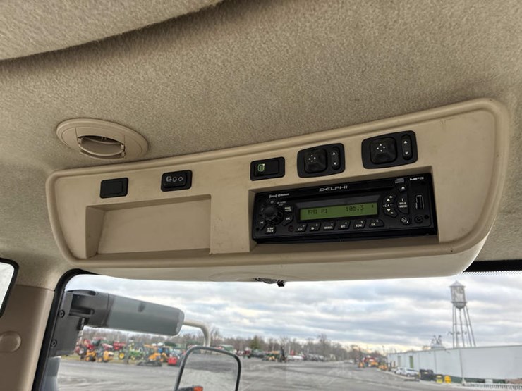 john-deere-8335r-image-81