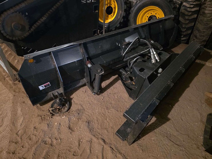 new-84”-hydraulic-tilt-snow-pusher,-bolt-on-notched-cutting-edge,-flat-couplers,-believed-to-be-jct-image-12