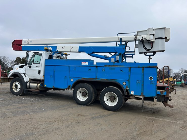 2010-international-7400-image-4