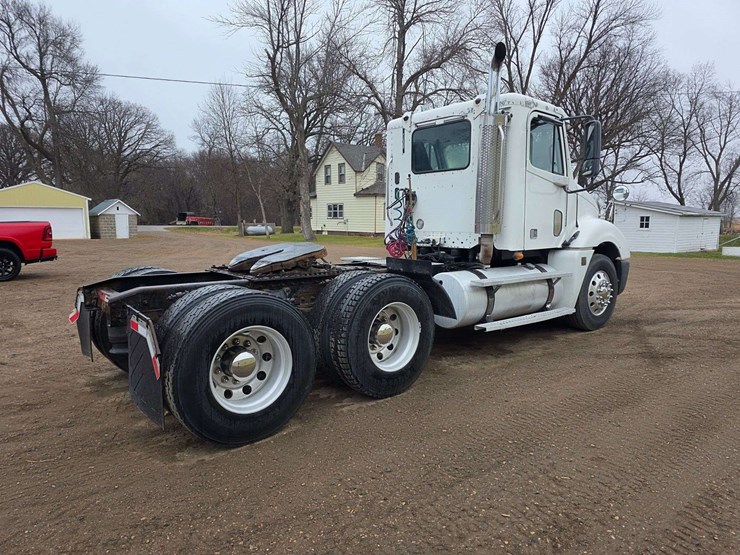 2007-freightliner-cl120-day-cab-semi,-978,000-miles,-detroit-series-60-–-14l-engine,-515hp,-10-speed-image-11