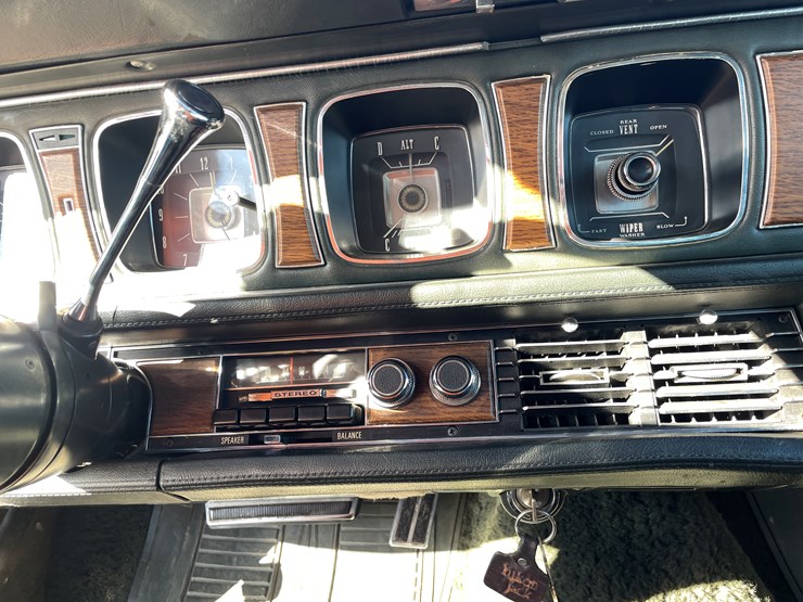 #1202-•-1969-lincoln-mark-3-continental-**must-be-trailered**(has-mn-title)-image-27