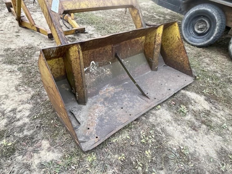 freeman-loader-with-bucket-image-2