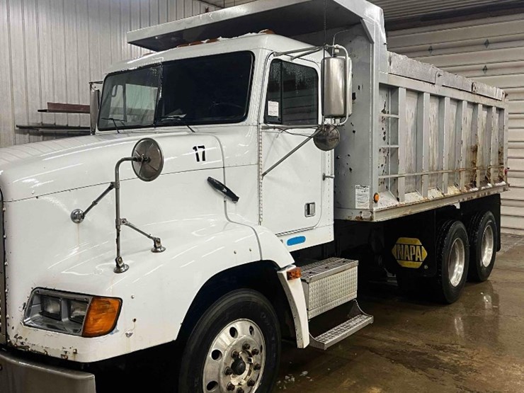 1997-freightliner-fld112-image-3