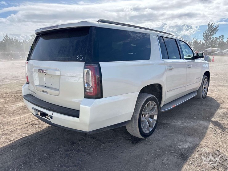 2015-gmc-yukon-xl-image-2