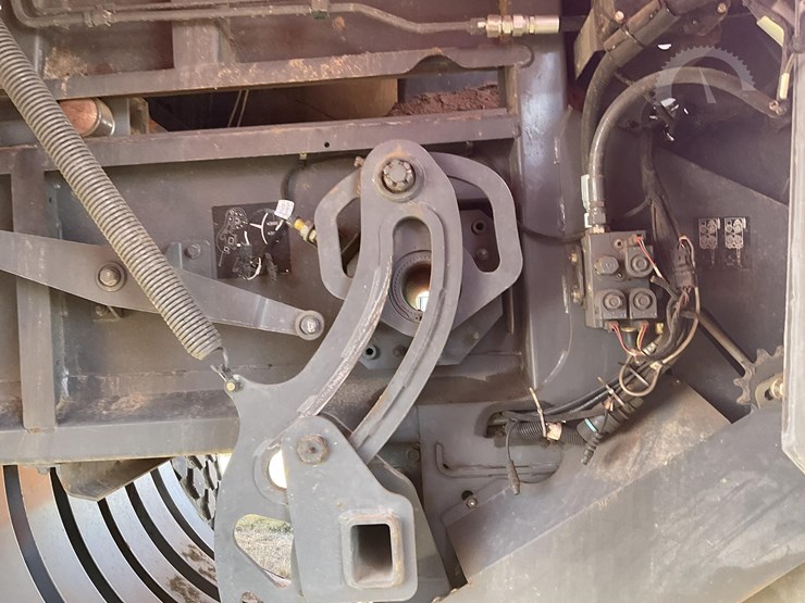 2013-massey-ferguson-2190-image-43