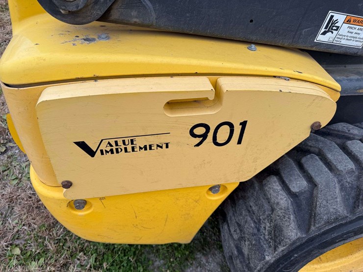 new-holland-l225-image-17