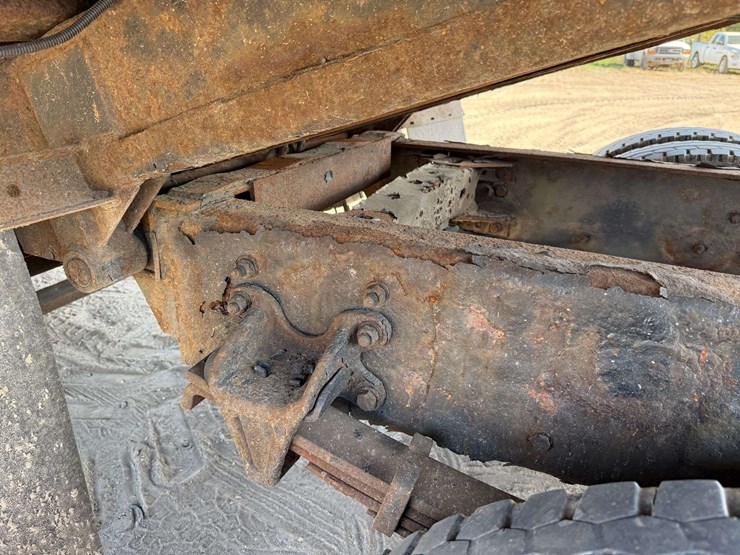 2006-sterling-rollback-truck,-101"x27'-bed,-winch,-automatic-transmission,-388k-miles,-11r22.5-tires-image-12