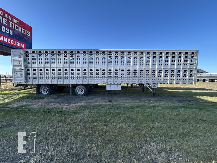 2019-wilson-livestock-trailer-image-4