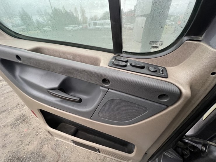 2017-freightliner-cascadia-tri-axle-truck-tractor-image-30