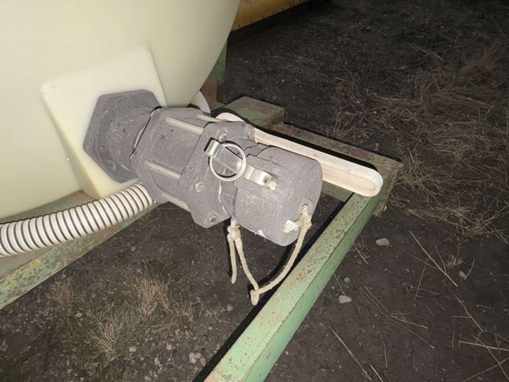 liquid-tender-trailer,-approx-750-gal-poly-tank,-st225/74r15-tires,-3”-fill,-30-gal-poly-inductor-co-image-9