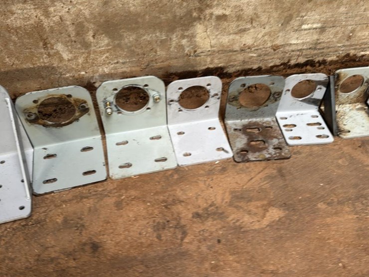 #180-•-hydraulic-valves-and-motor-mounts-image-5