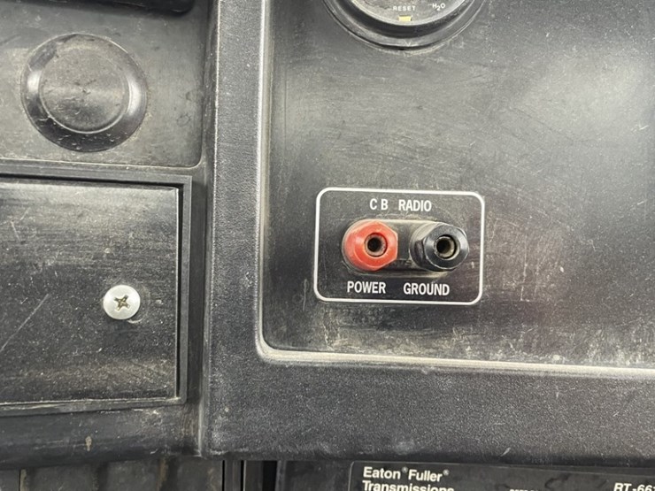 international-4900-image-33