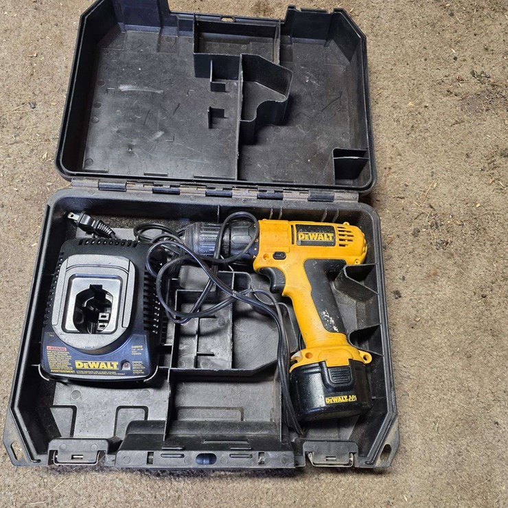 DeWalt 9.6V Cordless Drill with Battery and Charger, Battery in Unknown Working Condition