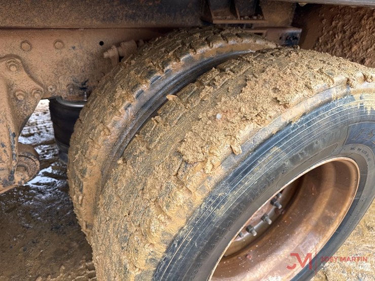 2007-sterling-water-truck-image-15