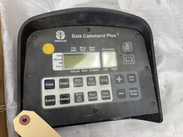 new-holland-br740-image-13