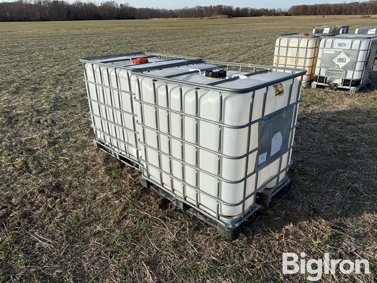 poly-265-gal-containers-image-3