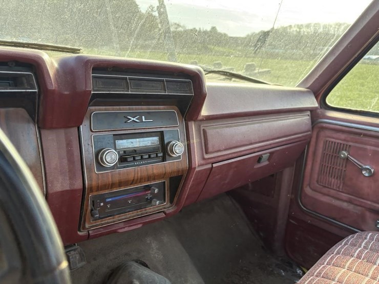 1984-ford-f250-image-9