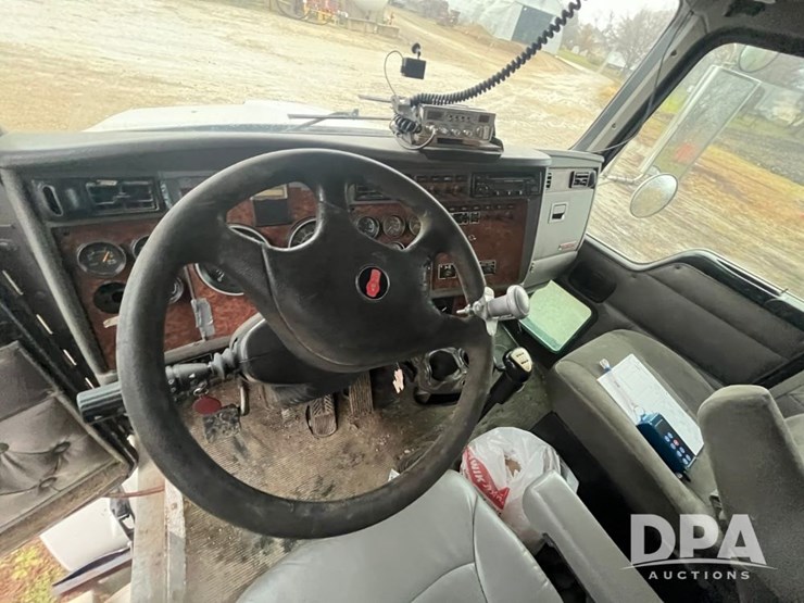 2005-kenworth-t800-image-41