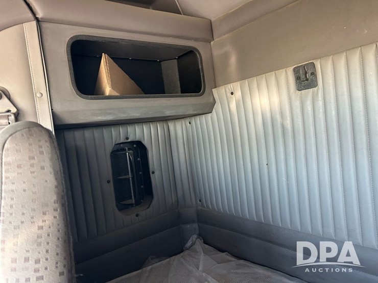 2009-kenworth-t800-image-39