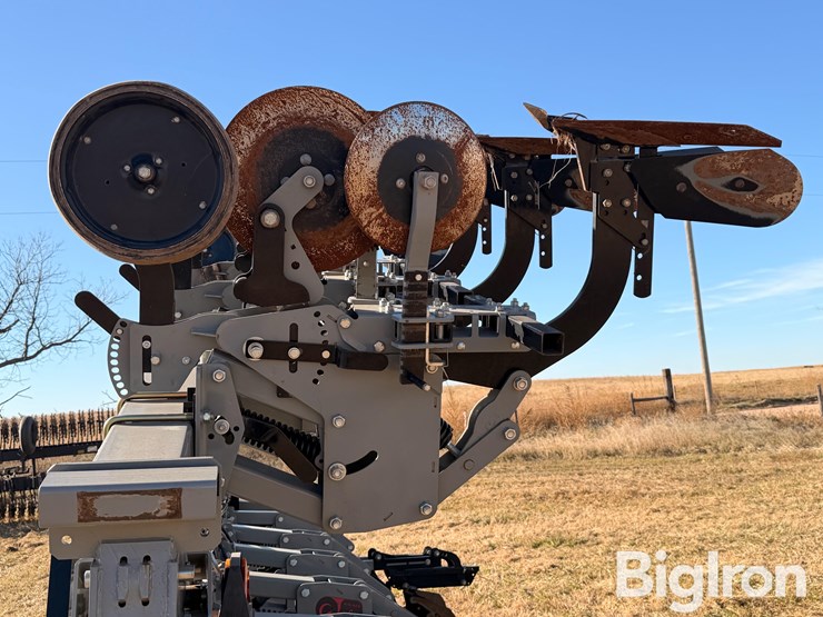 hiniker-cultipro-12r-row-crop-cultivator-image-18