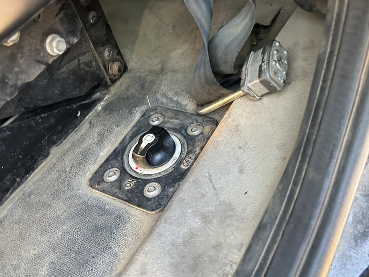 2012-freightliner-cascadia-125-image-16