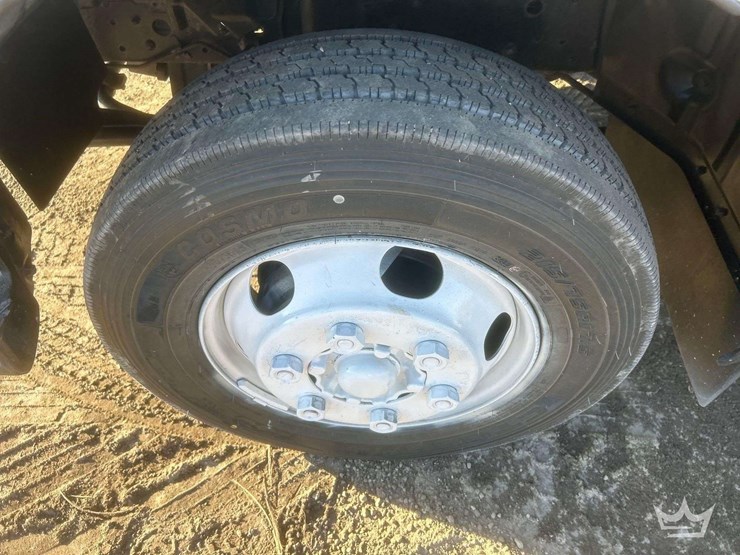 2017-hino-155-image-13