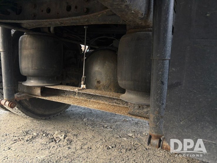 international-4700-image-44