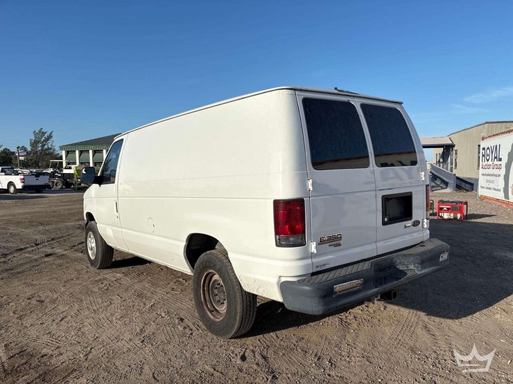 2011-ford-cargo-image-4