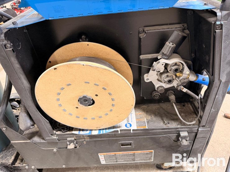 miller-millermatic-225-portable-mig-welder-image-10