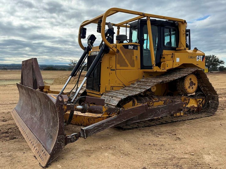 caterpillar-d6t-lgp-image-1