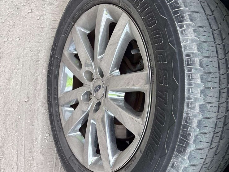 2014-ford-edge-image-25