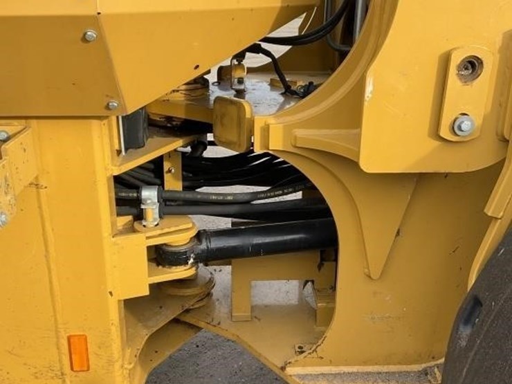 caterpillar-928h-image-18