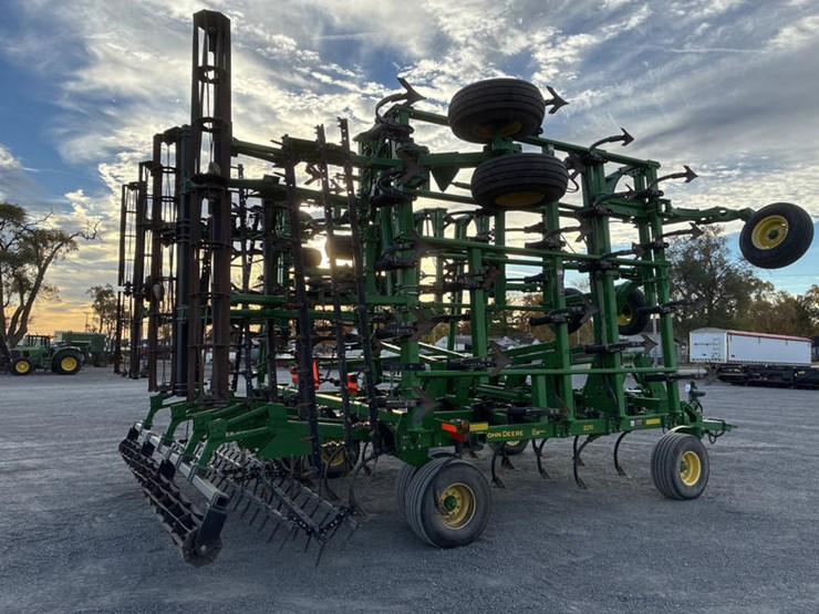 john-deere-2210-image-8