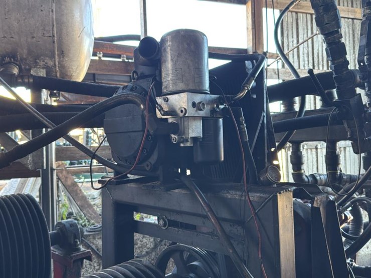 #135-•-screw-compressor-image-1