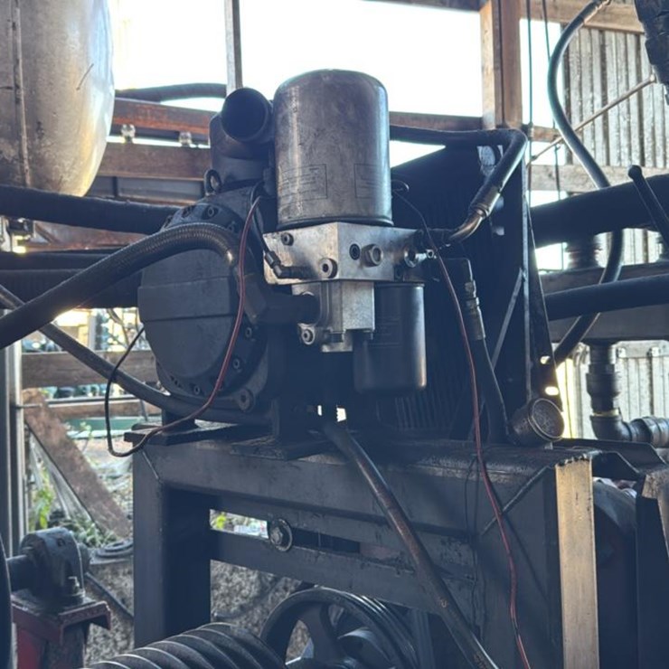 #135 • Screw Compressor