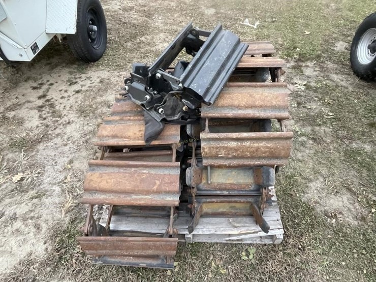 12-16.5-skidsteer-tracks-image-2
