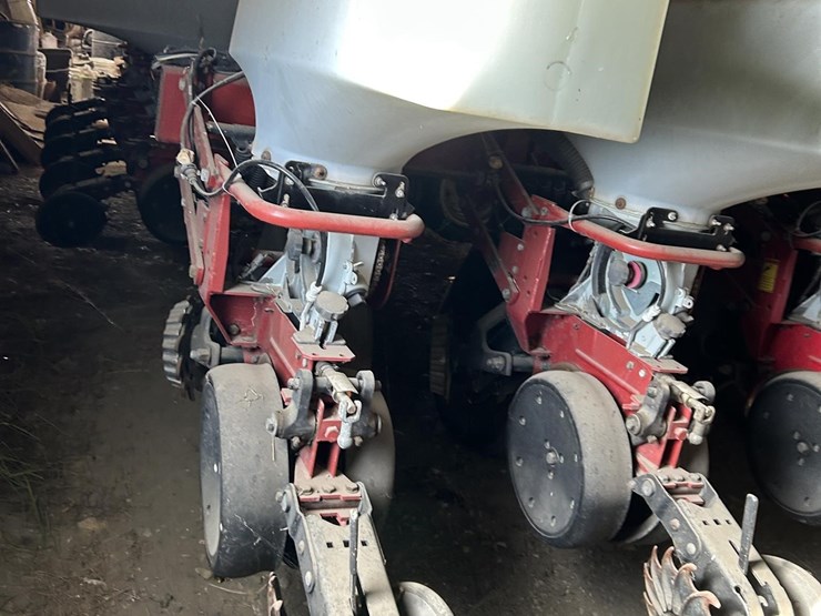 2004-white-8516-image-21