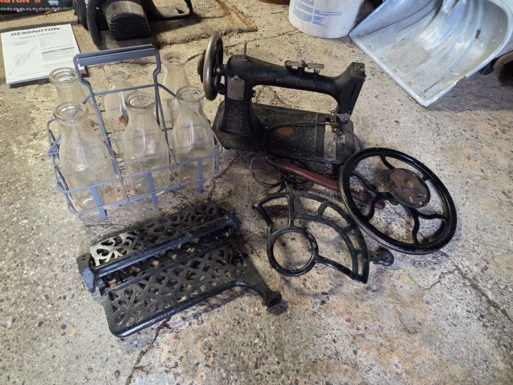 milk-carrier-with-6-glass-bottles,-minnesota-sewing-machine-w/misc-parts-image-5