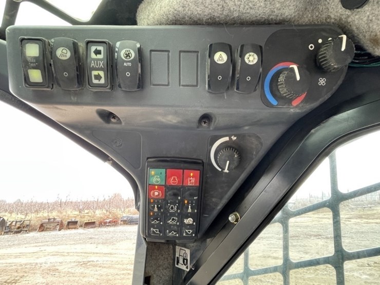 deere-323e-image-20