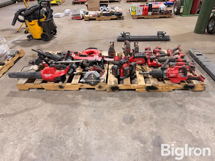 milwaukee-power-tools-w/batteries-&-6-battery-charger-image-8