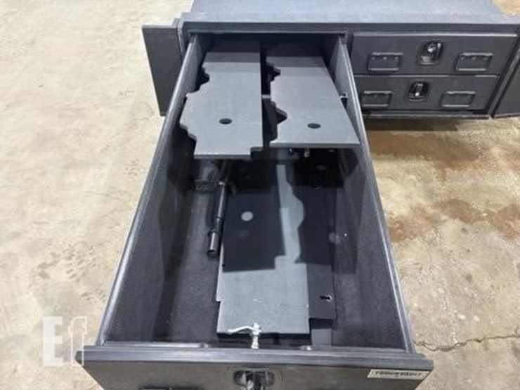 truck-vault-slide-in-triple-compartment-toolbox,-image-10